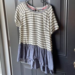 3for$15🍋 NWOT striped shirt and keyhole back